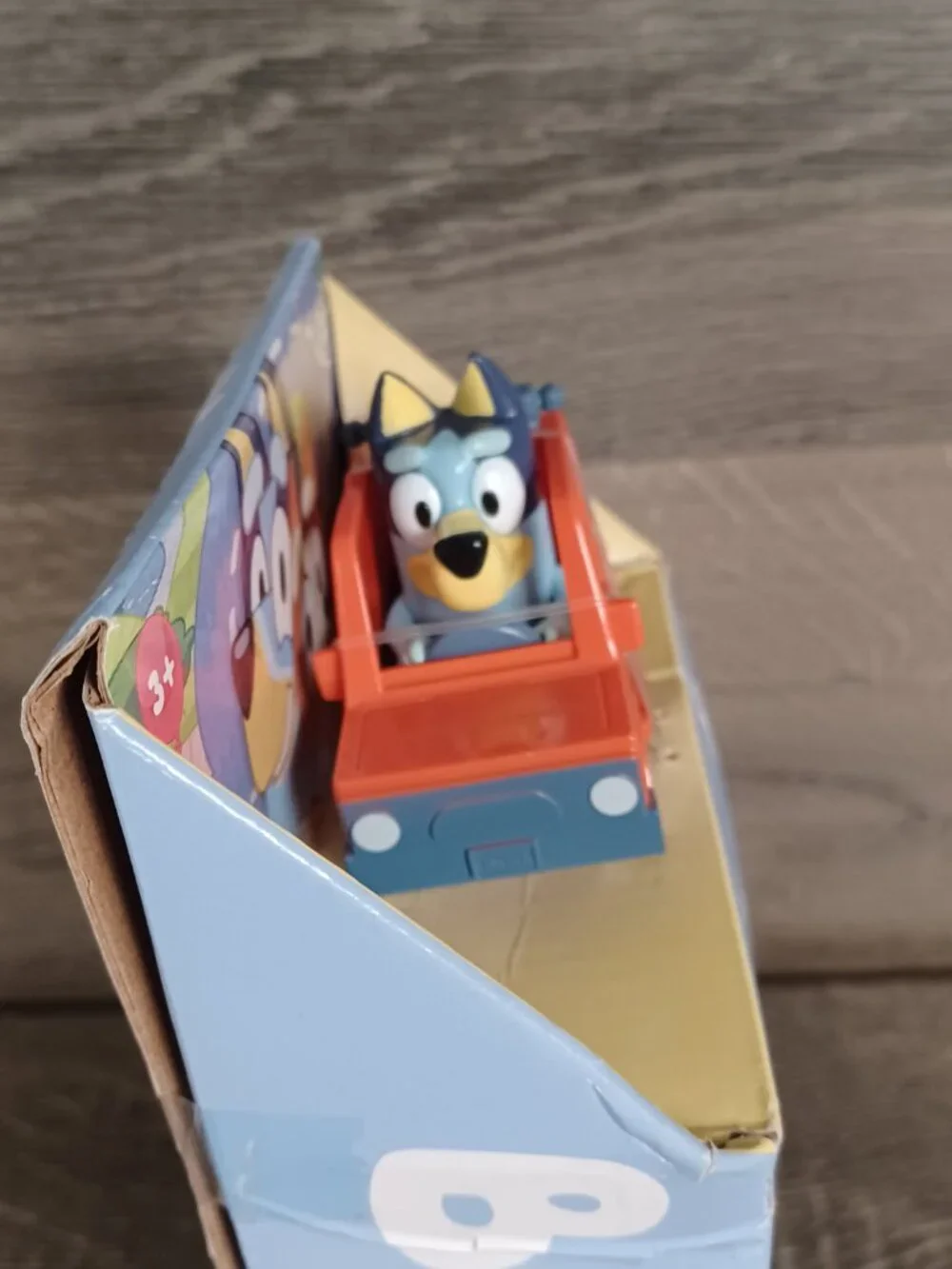 NIB Bluey Imaginmat Felt  2.5’ X 2’ Bluey In Car